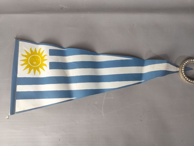 Bandera de Uruguay Decorativa Triangular con Sol de Mayo