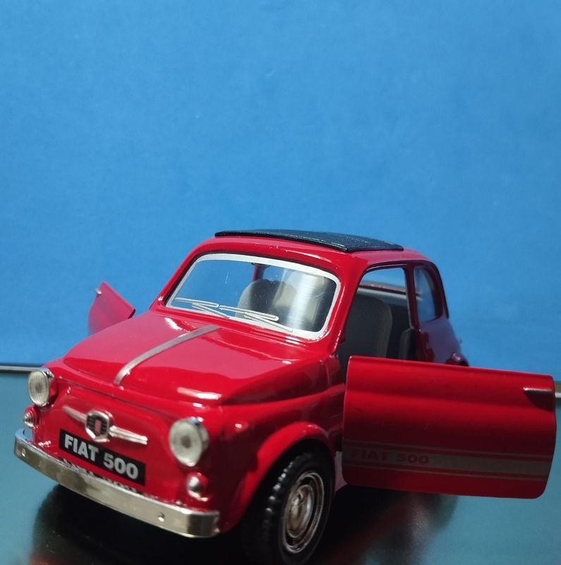 Auto Coleccionable Fiat 500, Escala 1/24 - imagen 2