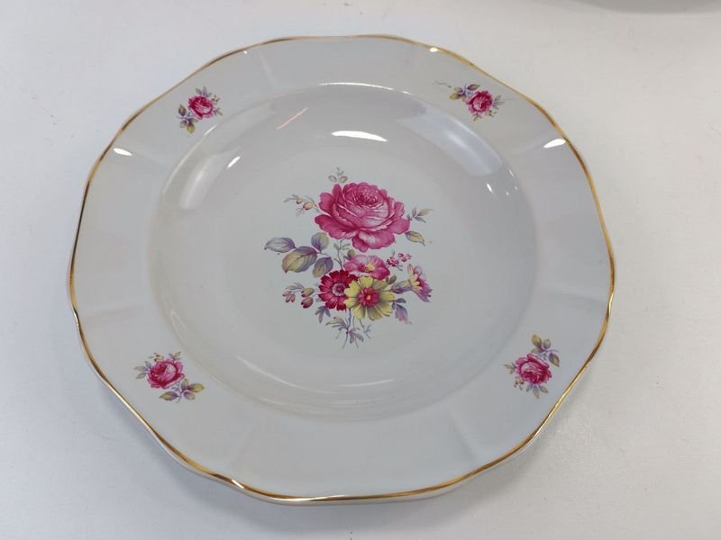 Platos de porcelana con diseño floral - imagen 5