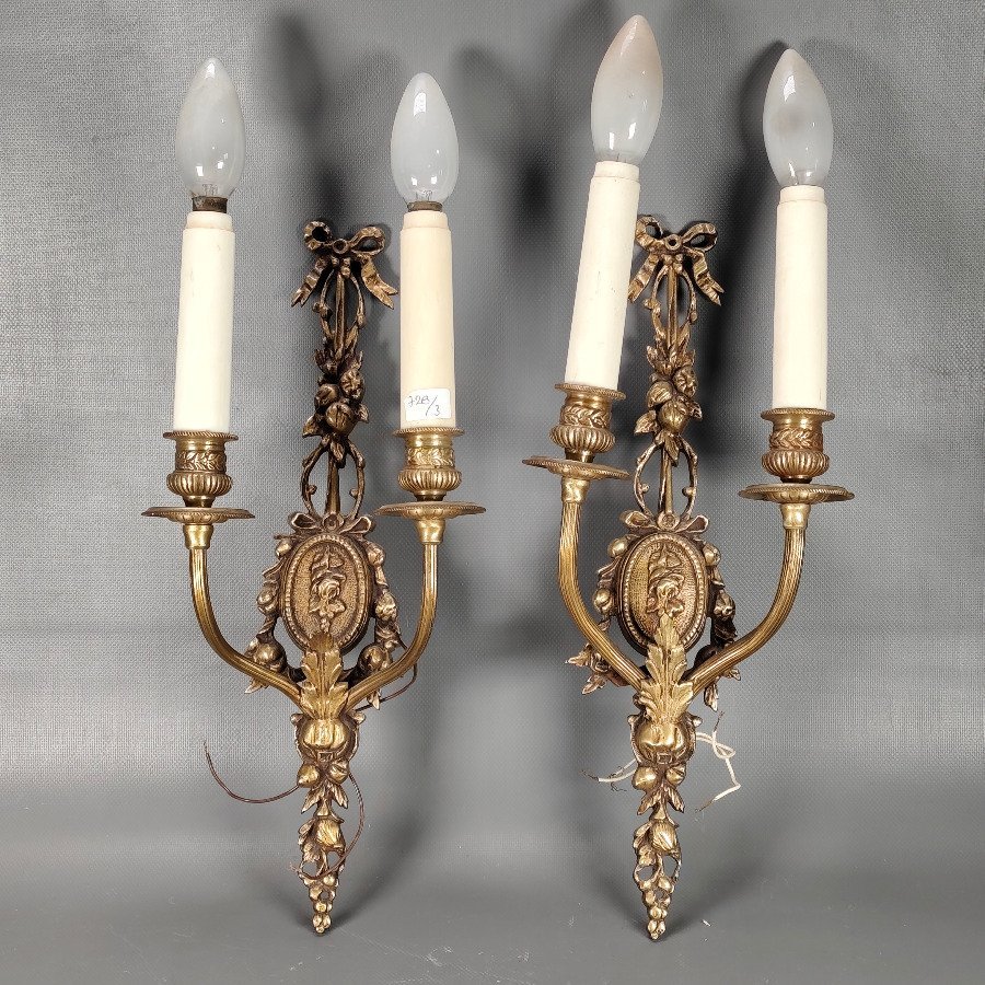 Par de Apliques de Pared Franceses en Bronce con 2 Luces Cada Uno