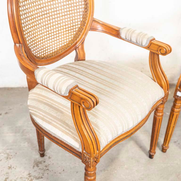 Sillones Luis XVI de estilo con respaldos de madera tallada - imagen 2