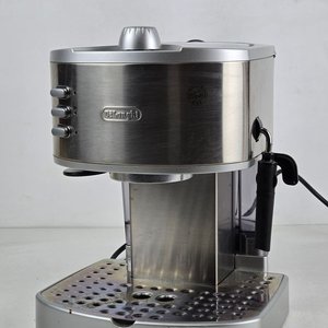 Cafetera Espresso DeLonghi Eléctrica Acero Inoxidable con Vaporizador - imagen 3