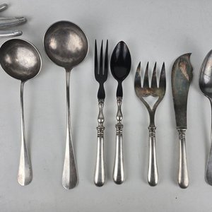 Lote siguiente: 7 Cubiertos de Servicio Christofle de Plata