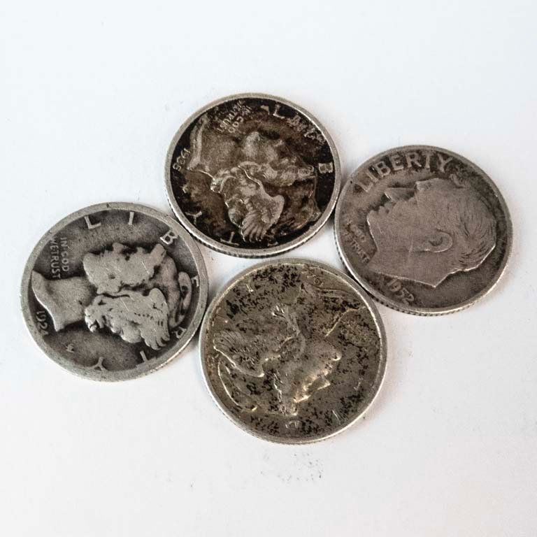 4 Monedas de Plata de Estados Unidos: 10 Centavos de 1952 y Tres de 1935