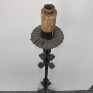 Lámpara de Pie Antigua de Hierro Forjado con Detalles Ornamentales - imagen 3