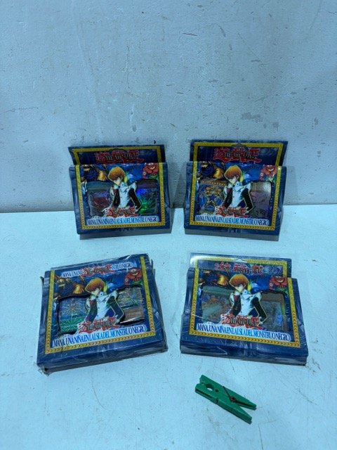 Lote de 4 Cajas de Cartas Coleccionables Yu-Gi-Oh! - Monstruo Negro