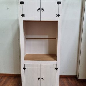 Lote anterior: Mueble Alto Blanco con Puertas y Estante Central
