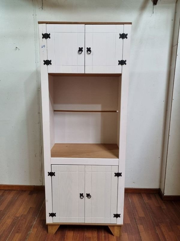 Mueble Alto Blanco con Puertas y Estante Central