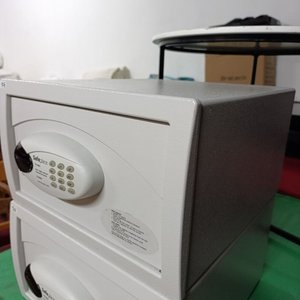 Cofre de Seguridad Digital Safeplace con Puerta Metálica Reforzada - imagen 3