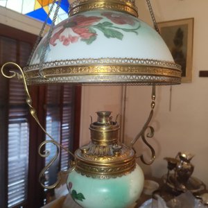 Lámpara Quinqué Antigua de Bronce con Vidrio Opalino Pintado a Mano - imagen 2