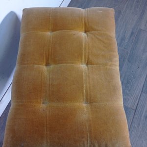 Banqueta Estilo Luis XVI Tapizada en Pana Amarilla - imagen 4