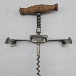 Sacacorchos Alemán Columbus Original de Metal y Madera - imagen 4
