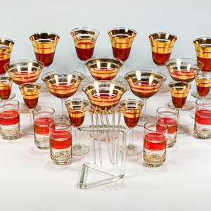 Lote anterior: Conjunto de 24 Piezas de Cristalería Rubí y Dorado: Copas de Champaña, Vino, Vasos de Licor y Pinchos