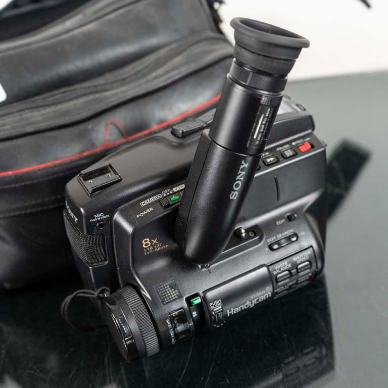Filmadora Sony con accesorios y bolso - imagen 2