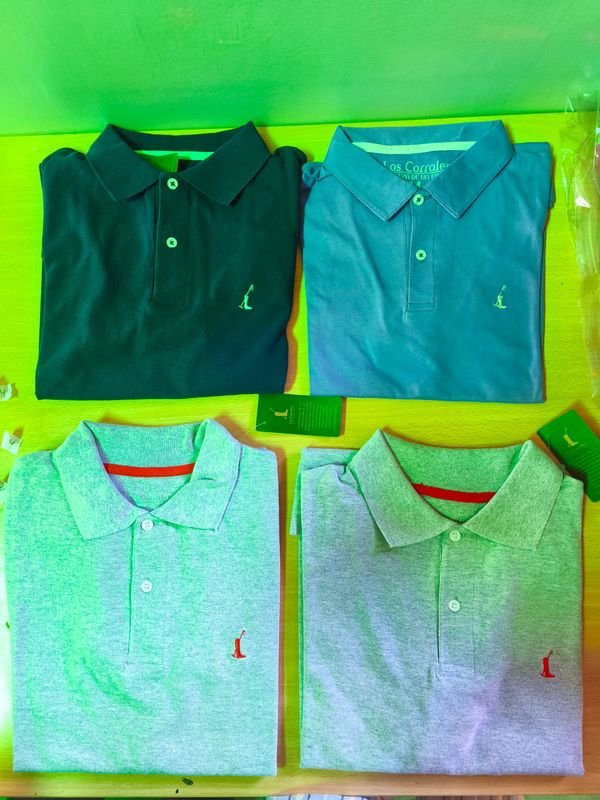 Remeras de Corte Alto en Excelente Condición - imagen 1