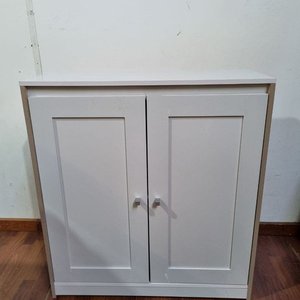 Lote anterior: Mueble Aéreo Claro con Dos Puertas y Estante Interno