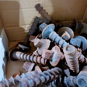 25 Tornillos de Rieles Ferroviarios Antiguos Oxidados - imagen 3