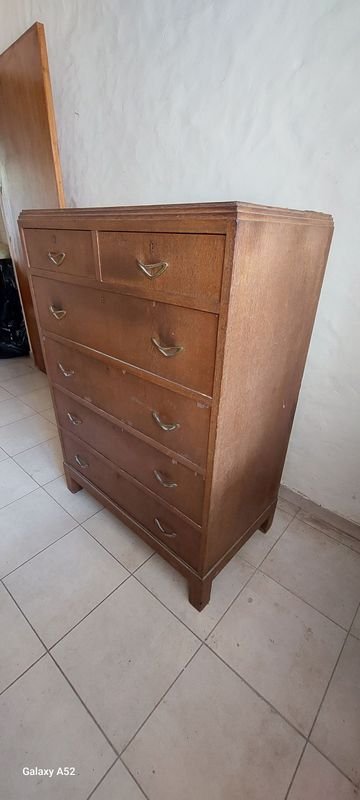 Mueble de madera con cajones y espejo - imagen 5