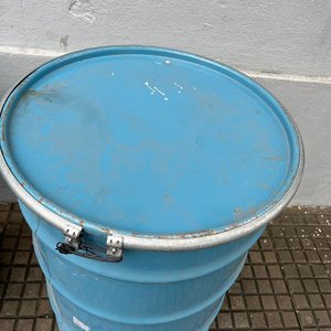 Tanques de Chapa Celestes de 200 Litros con Tapa y Suncho - imagen 4