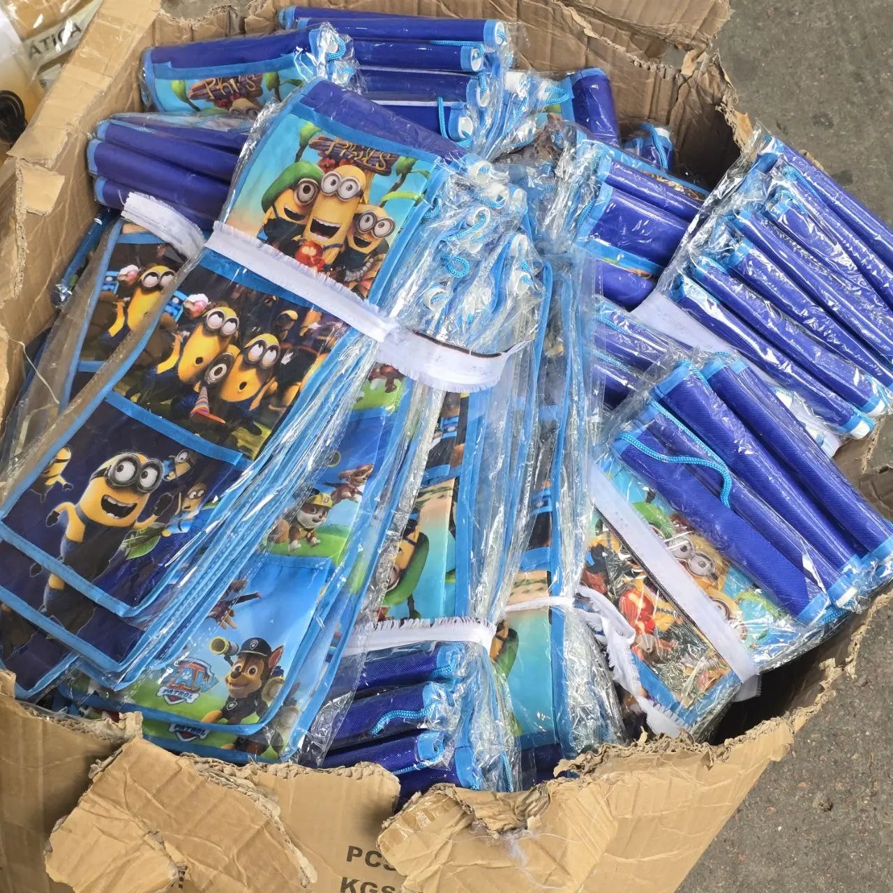 Lote siguiente: Organizadores para colgar de niños