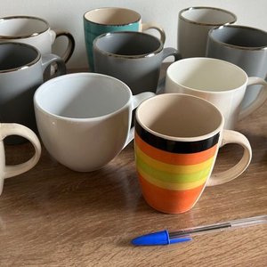 Lote de 10 Tazas de Cerámica con Diseños Variados - imagen 2