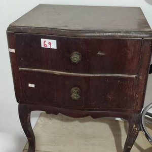 Mesa de Luz Antigua de Madera con Dos Cajones - imagen 1