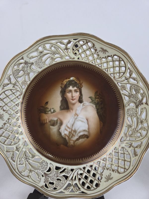 Platos de porcelana Bavaria con diseños florales y retratos - imagen 4