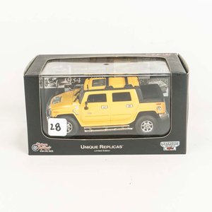 Camioneta Hummer H2 SUT escala1/35 colección Die Cast en su caja original  - imagen 1