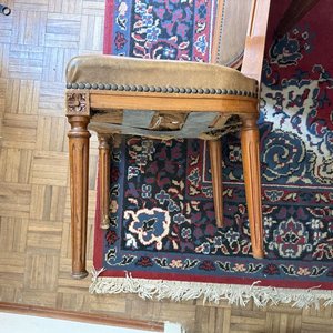 Juego de Comedor Clásico: Mesa y 6 Sillas de Madera con Incrustaciones y Tapizado de Cuero - imagen 7