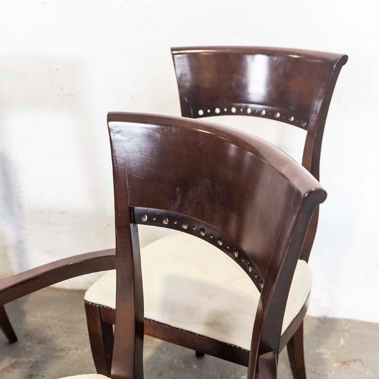 Sillas y butacas de madera con asientos tapizados - imagen 2