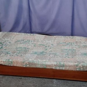 Lote anterior: Cama de Madera Desarmable con Colchón Fino de Espuma