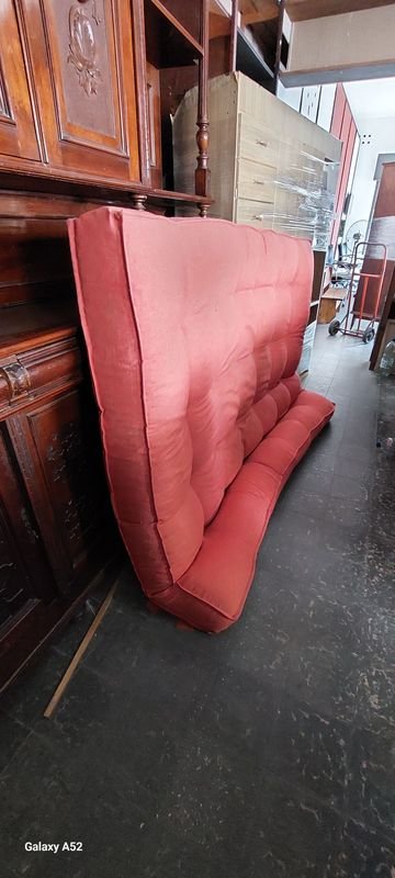Almohadón de futon rojo en excelente estado - imagen 2