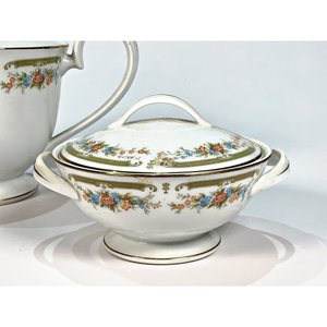 Juego de Porcelana Japonesa Blanca con Decoración Floral: Tetera, Azucarero y Lechera - imagen 4