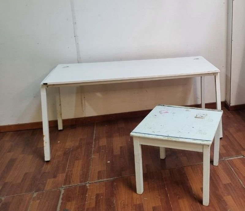 Mesa y Silla de Madera Blanca