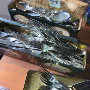 Lote de Cubiertos Varios: Cucharas, Tenedores y Más de 100 Piezas - imagen 2