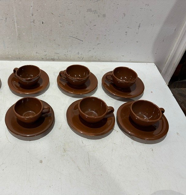 Juego de 6 Tazas de Café con sus Platitos Marrones