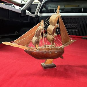 Dos Barcos Miniatura de Madera y Tela - imagen 4