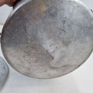 Olla Grande de Aluminio con Asas de Hierro y Tapa - imagen 4