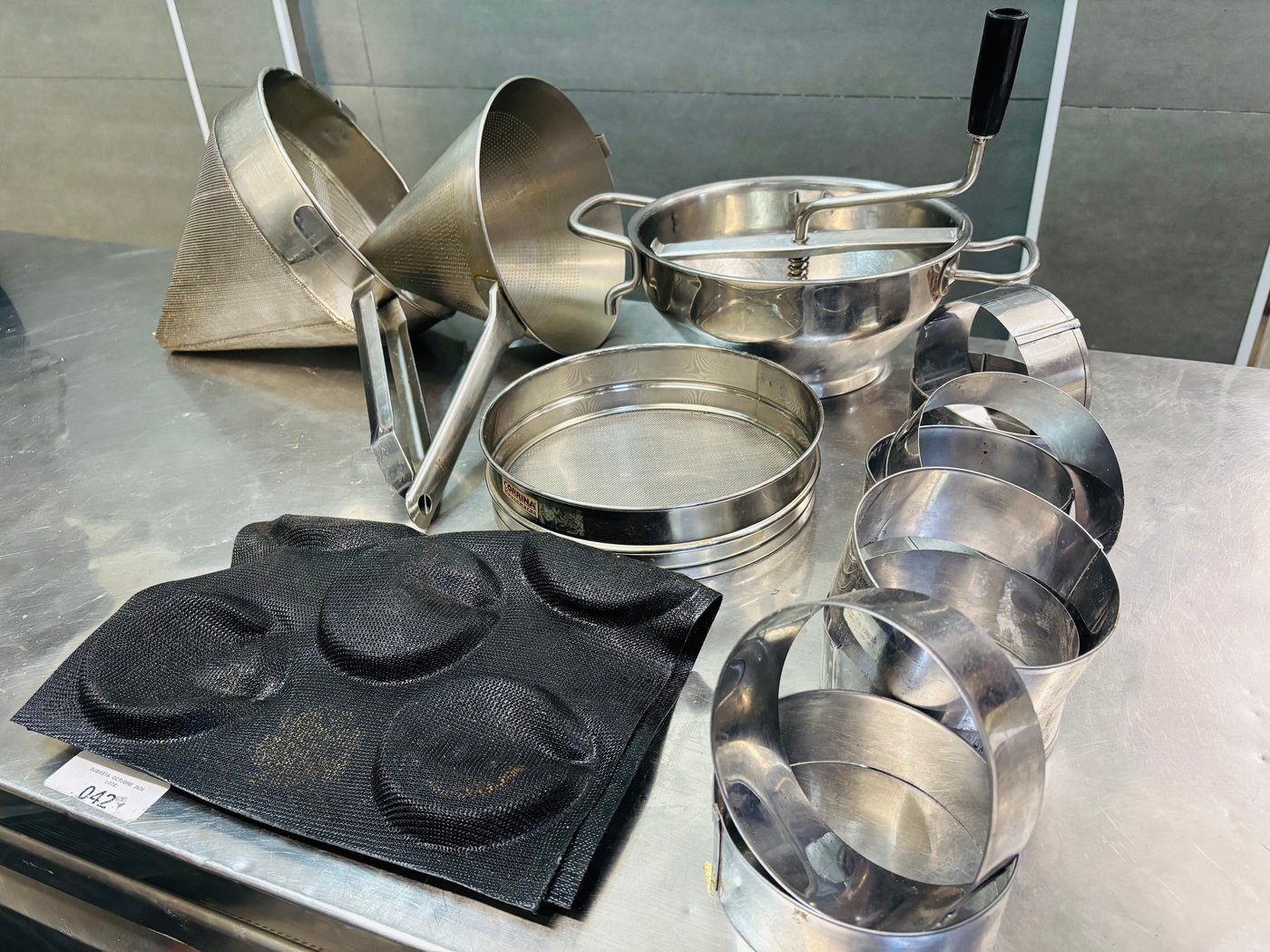 Set de Utensilios de Cocina Profesional Pujadas: Puretera, Coladores, Tamiz y Moldes