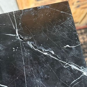 Pedestal de Mármol Negro Rectangular con Tapa Cuadrada Restaurada - imagen 5
