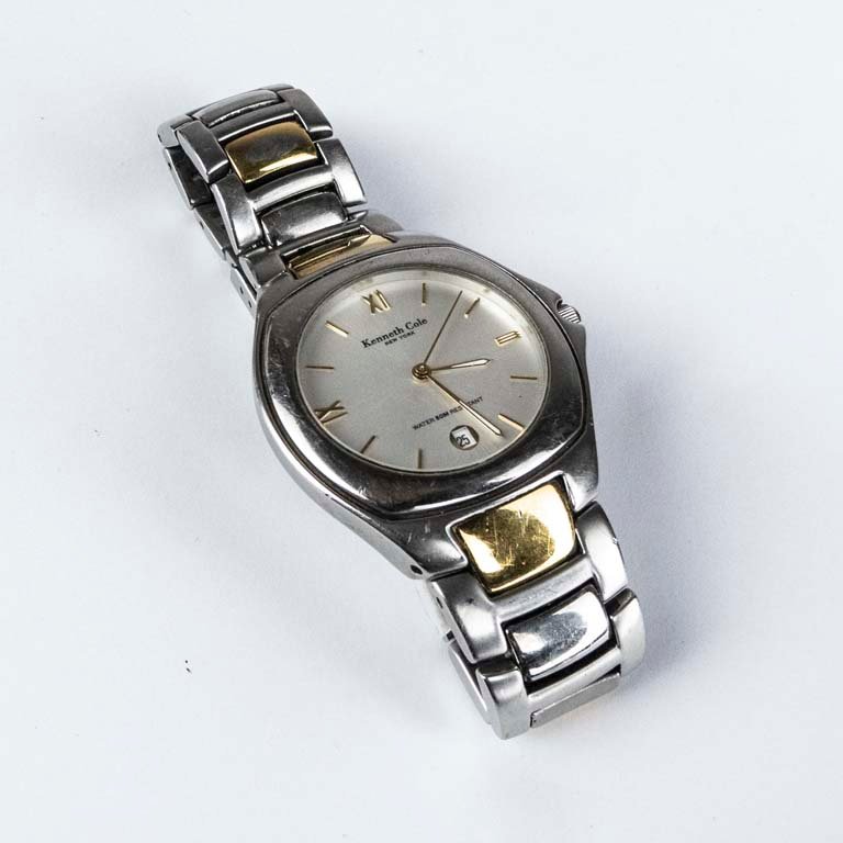 Reloj Kenneth Cole en venta, funcionando con malla averiada - imagen 2