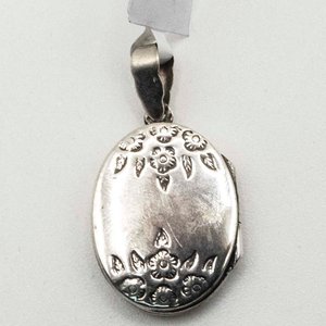 Guardafoto Ovalado de Plata con Flores Grabadas - imagen 1