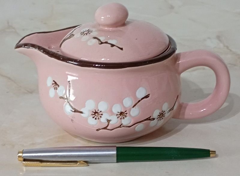 Lote anterior: Tetera de loza en color rosado y decó motivo floral