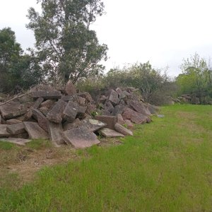 Lote siguiente: Lote de Piedras para Construcción o Decoración
