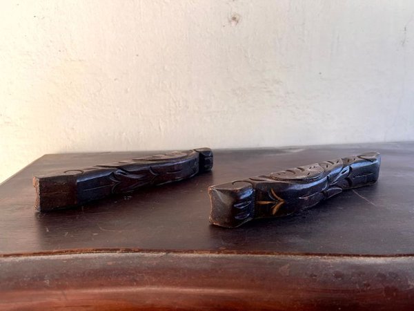 Muebles de lujo con detalles ornamentales y hardware de bronce - imagen 11