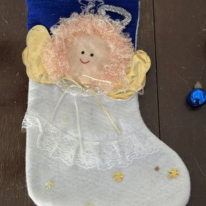 Adornos Navideños: Bota de Ángel, Bolas, Guirnalda y Mini Árbol - imagen 5