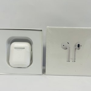 Lote siguiente: Auriculares Apple AirPods con Estuche de Carga