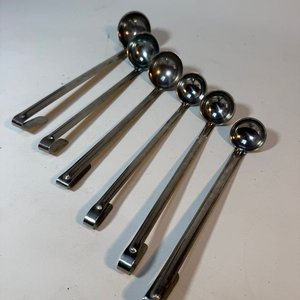 Set de 6 Cucharones Graduados de Acero Inoxidable para Cocina - imagen 2