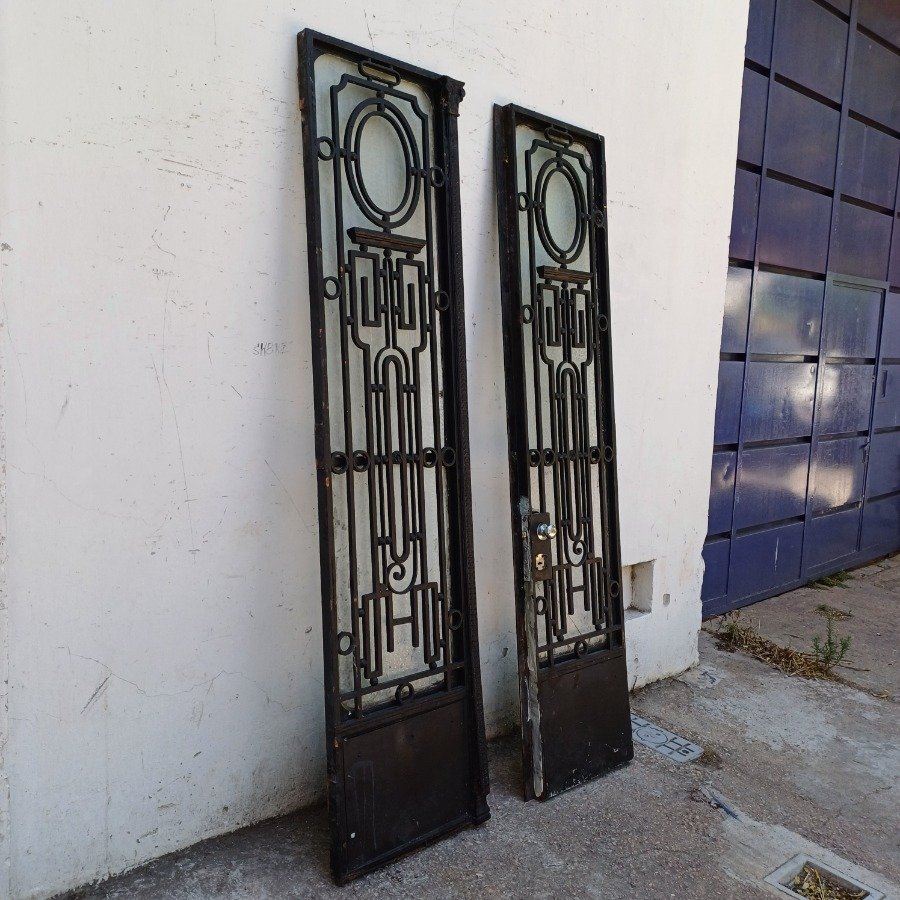 Excepcional par de puertas reja antiguas de frente - imagen 4