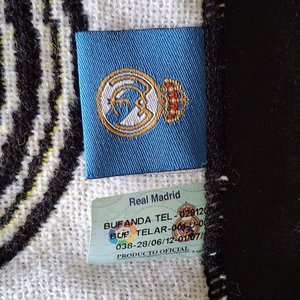 Figura Gato Rústico, Bota Antigua y Bufanda Oficial Real Madrid - imagen 3